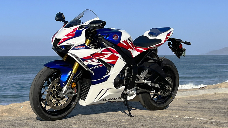 Honda CBR1000RR-R Fireblade SP front three quarters