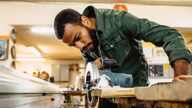 Man using circular saw